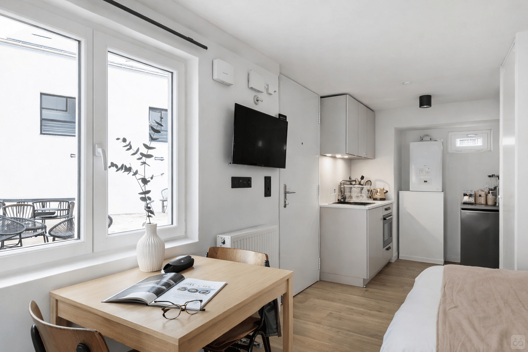  Classic Room  -  Vibrant Stunning House w/ Gym near Jardins d'Eole  - Gallery -  1