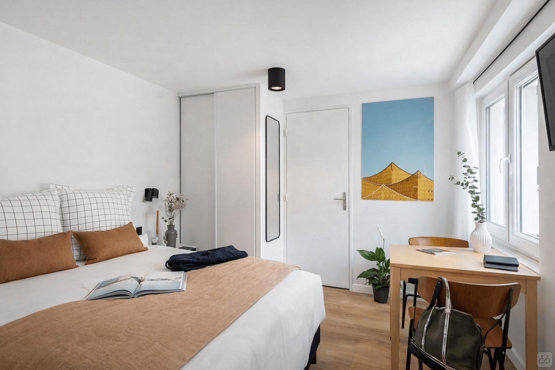 Classic Room - Vibrant Stunning House w/ Gym near Jardins d'Eole - Gallery - 2