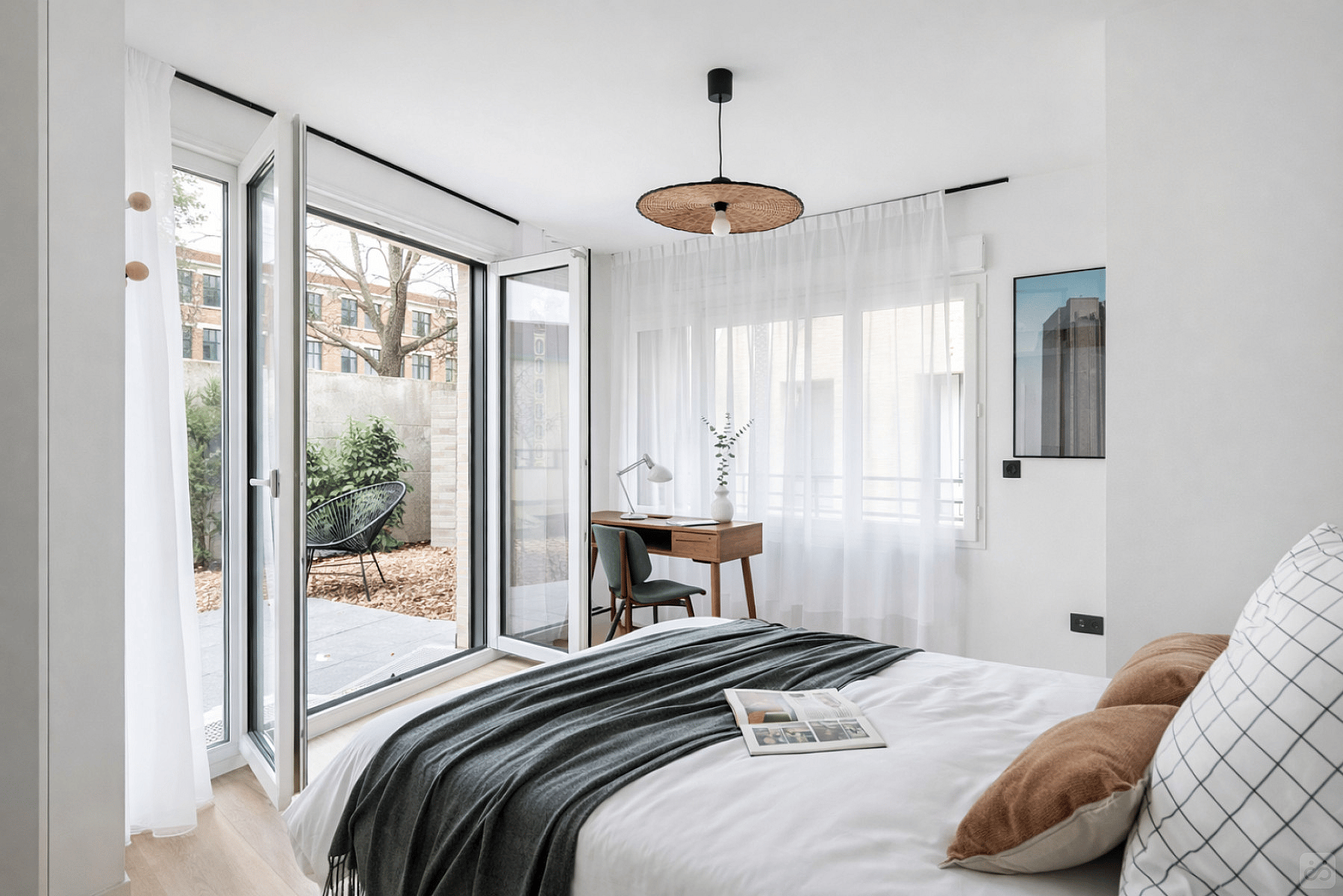  Classic Room  -  Vibrant Stunning House w/ Gym near Jardins d'Eole  - Gallery -  7