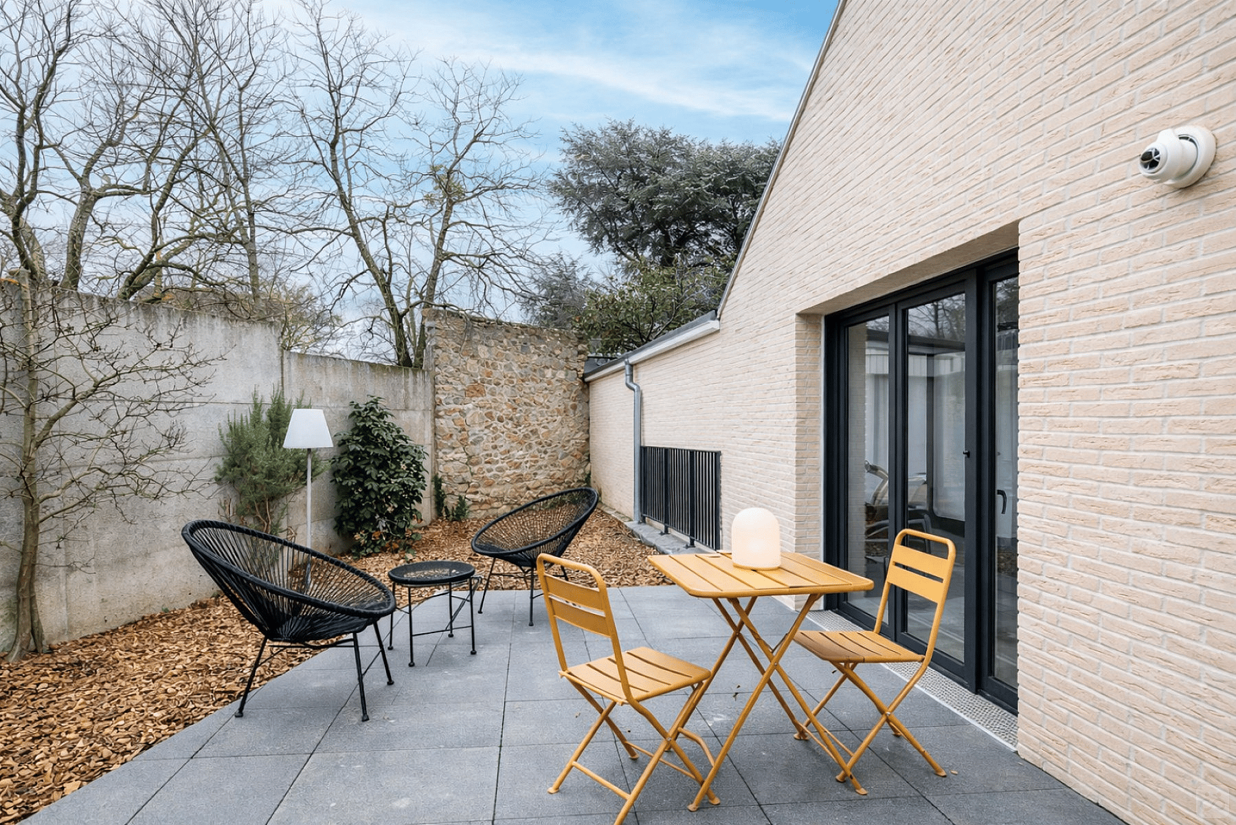  Classic Room  -  Vibrant Stunning House w/ Gym near Jardins d'Eole  - Gallery -  3