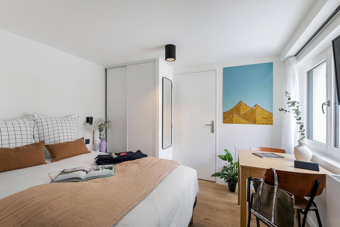 Classic Room - Vibrant Stunning House w/ Gym near Jardins d'Eole - Gallery - 24