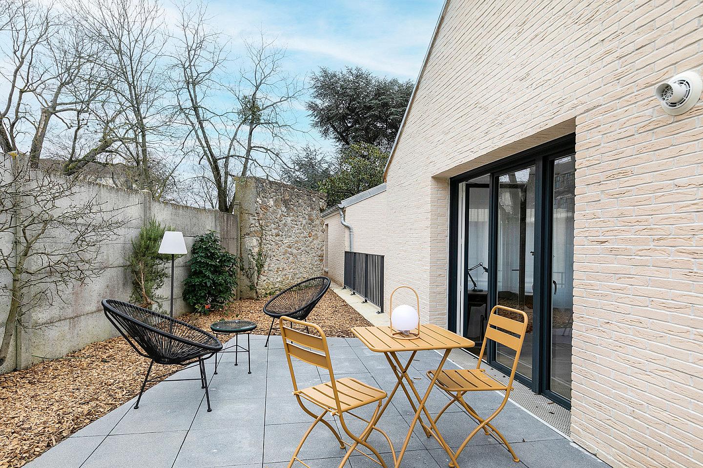  Classic Room  -  Vibrant Stunning House w/ Gym near Jardins d'Eole  - Gallery -  23