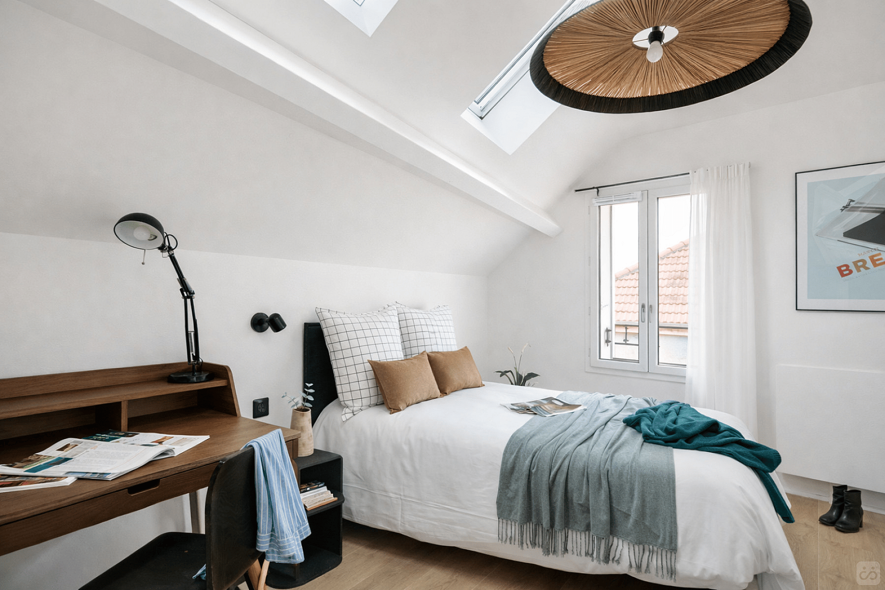 Comfort Room - Vibrant Stunning House w/ Gym near Jardins d'Eole - Gallery - 19