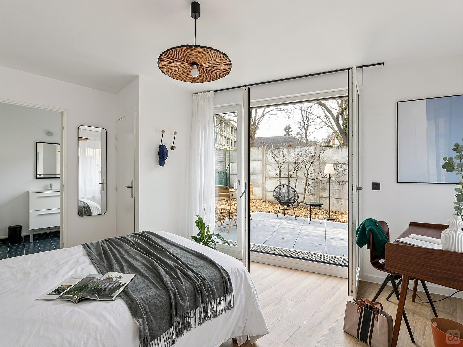 Comfort Room - Vibrant Stunning House w/ Gym near Jardins d'Eole - Gallery - 20