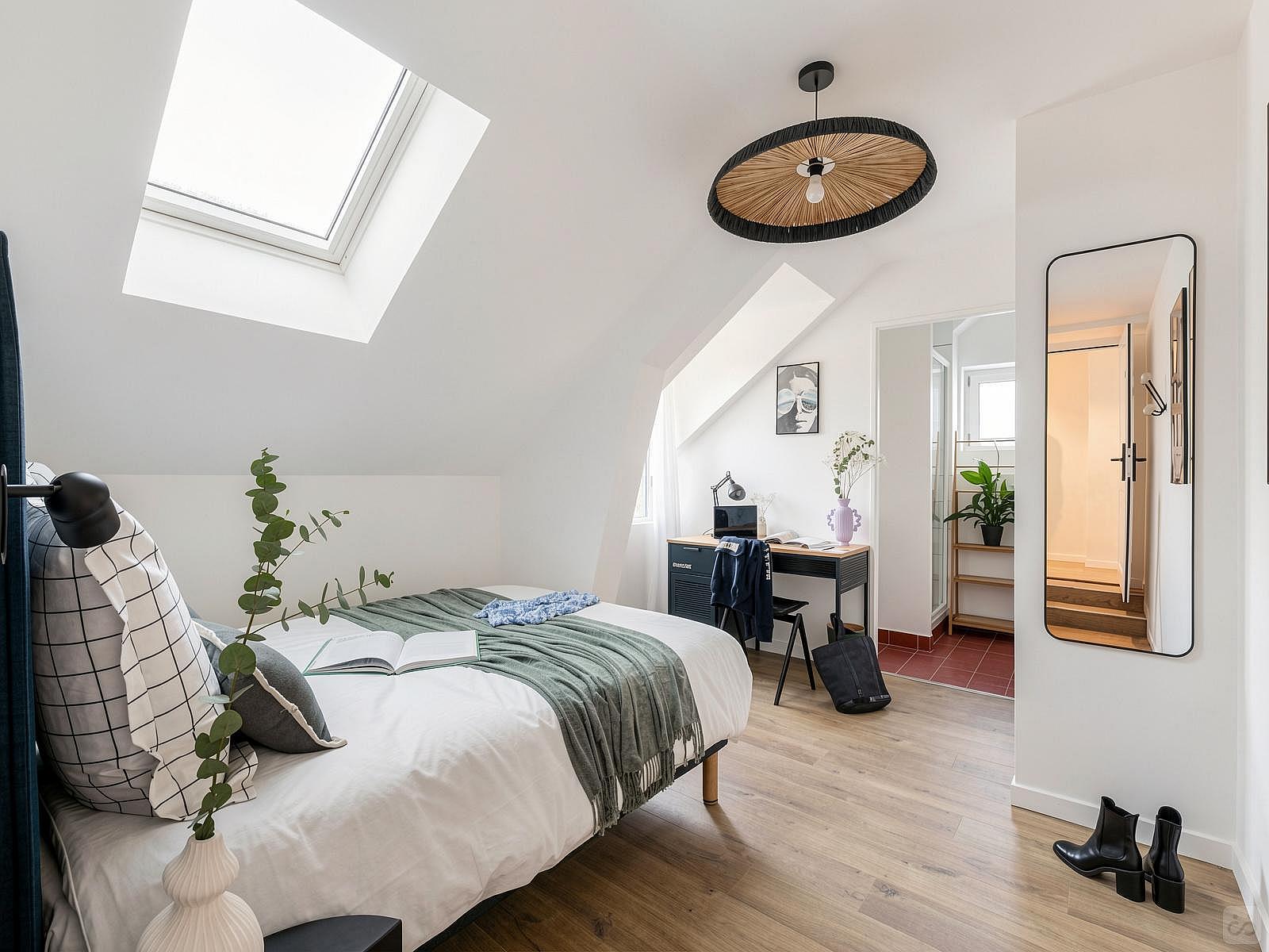  Comfort Room  -  Vibrant Stunning House w/ Gym near Jardins d'Eole  - Gallery -  21