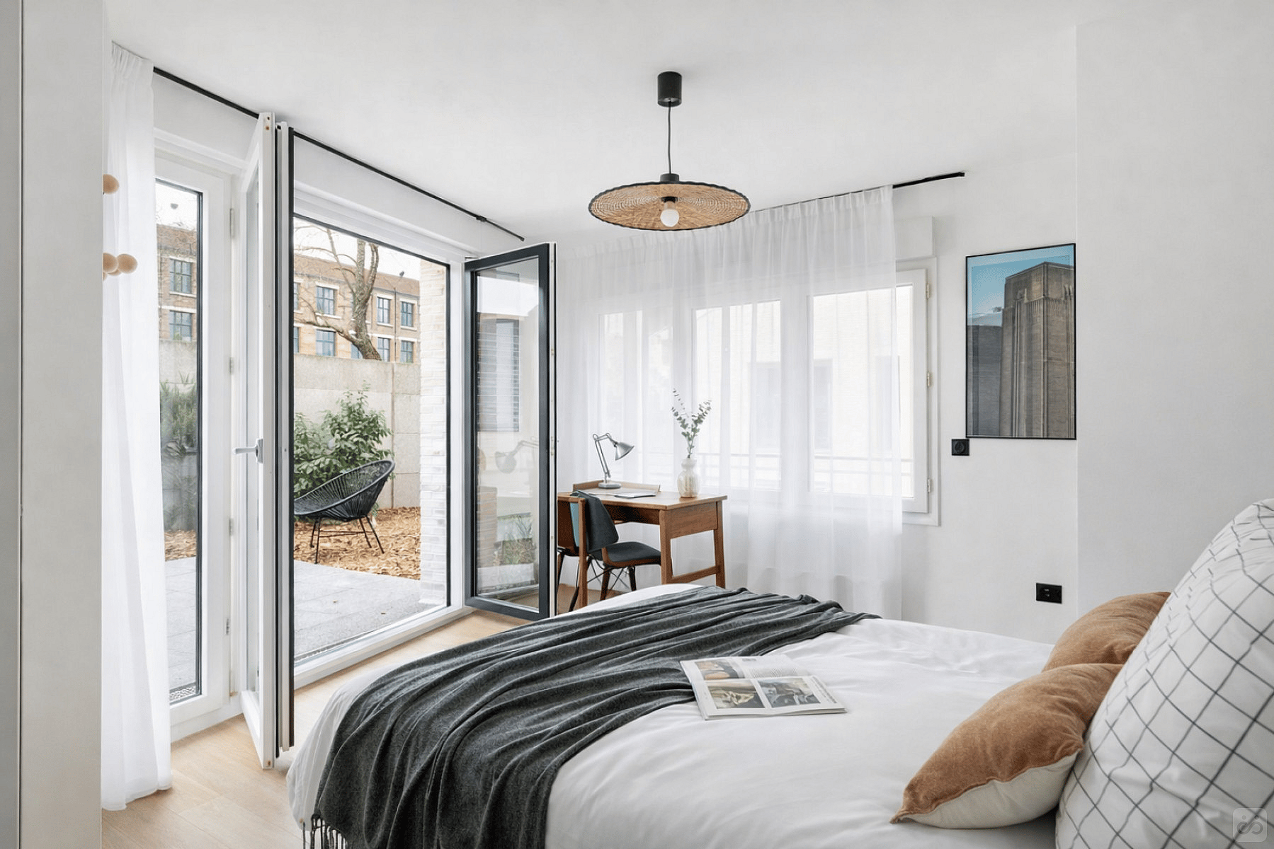 Comfort Room - Vibrant Stunning House w/ Gym near Jardins d'Eole - Gallery - 18