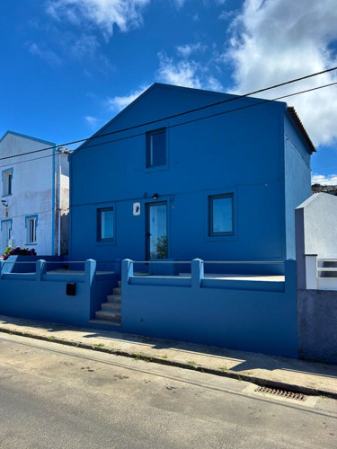 Vibrant house near PR 17 SMI Nascentes de Santo António Trail