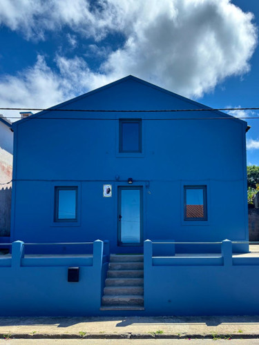 Vibrant house near PR 17 SMI Nascentes de Santo António Trail