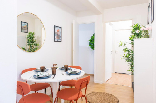 Colorful bedroom in Bordeaux - BO39