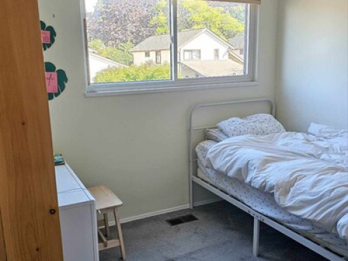 cozy Steveston home