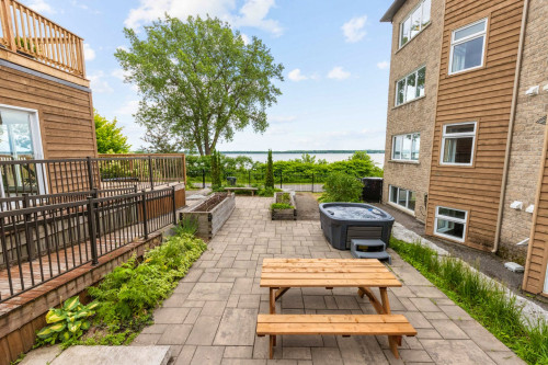East Notre Dame Home - Gallery - 22