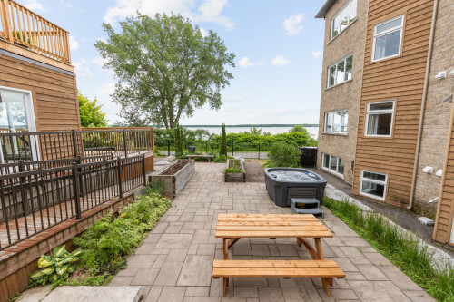 East Notre Dame Home - Gallery - 14