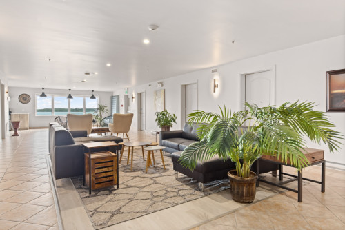 Stunning Bright Apt. w/ Amazing View nearby Roger Guilbault Park