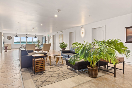East Notre Dame Home - Gallery - 19