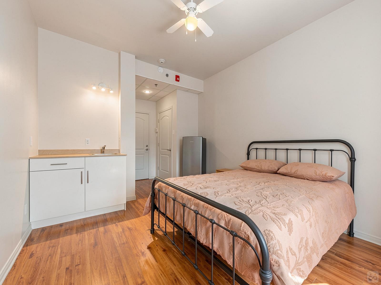  Private One Bedroom Apartement  -  Stunning Bright Apt. w/ Amazing View nearby Roger Guilbault Park Apartment  - Gallery -  4