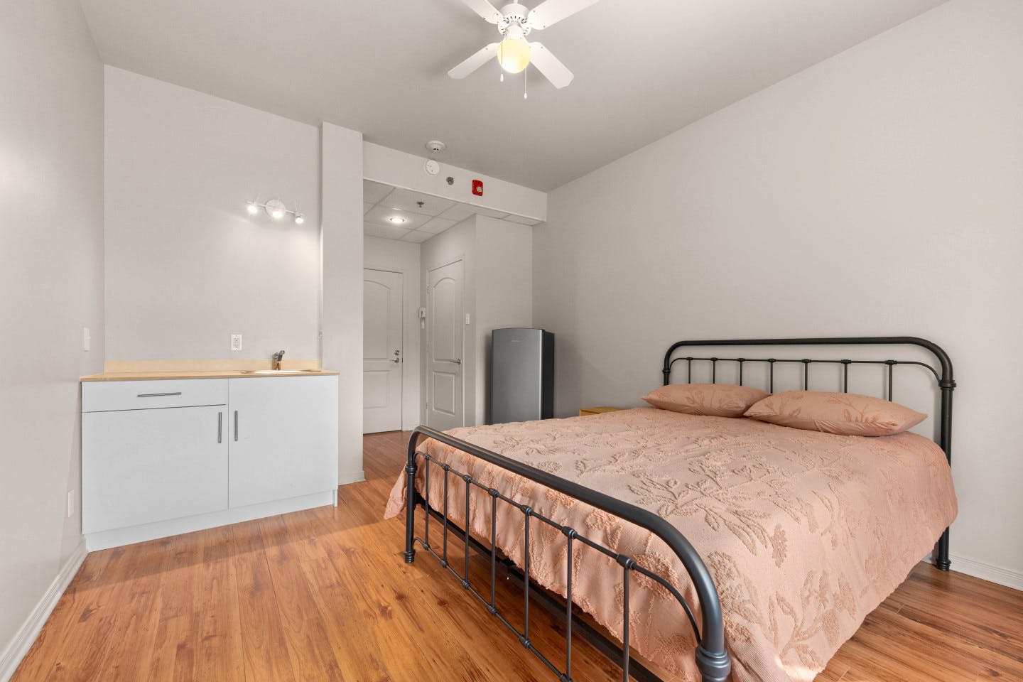  Private One Bedroom Apartement  -  Stunning Bright Apt. w/ Amazing View nearby Roger Guilbault Park Apartment  - Gallery -  20