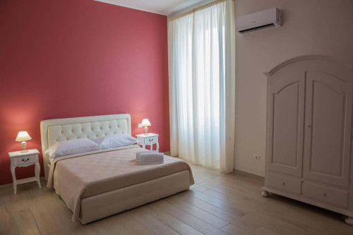 Stanza con bagno privato Via Sacra 11