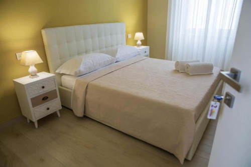 Stanza con bagno privato Via Sacra 11