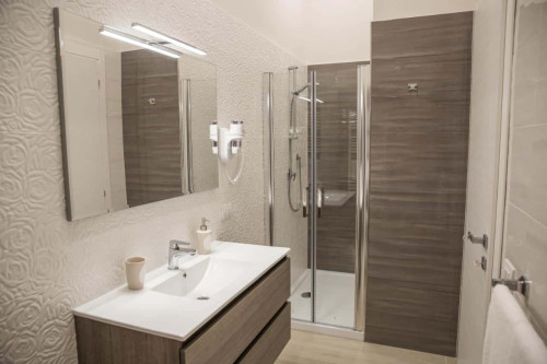 Stanza con bagno privato Via Sacra 11 - Gallery - 7