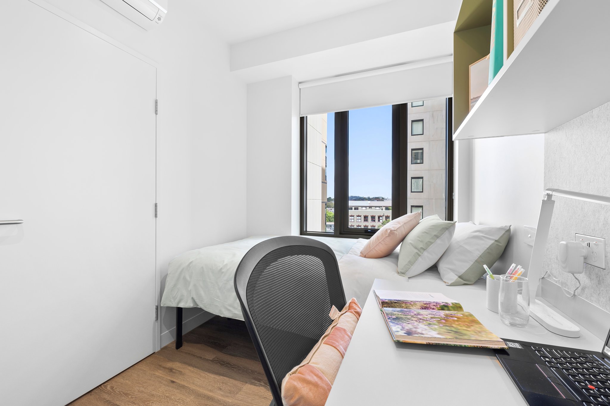 2 Bedroom Apartment - Low Floor - Y Suites on Margaret - Gallery - 2