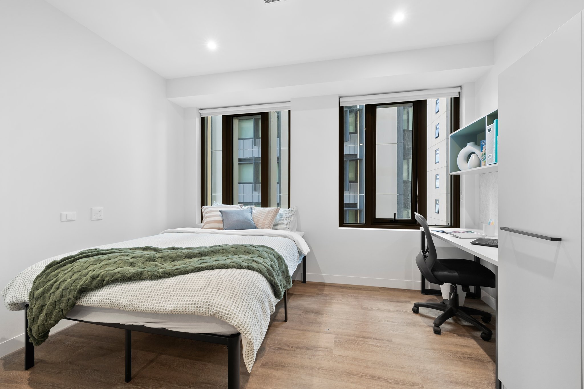 Studio Deluxe - High Floor - Y Suites on Margaret - Gallery - 1