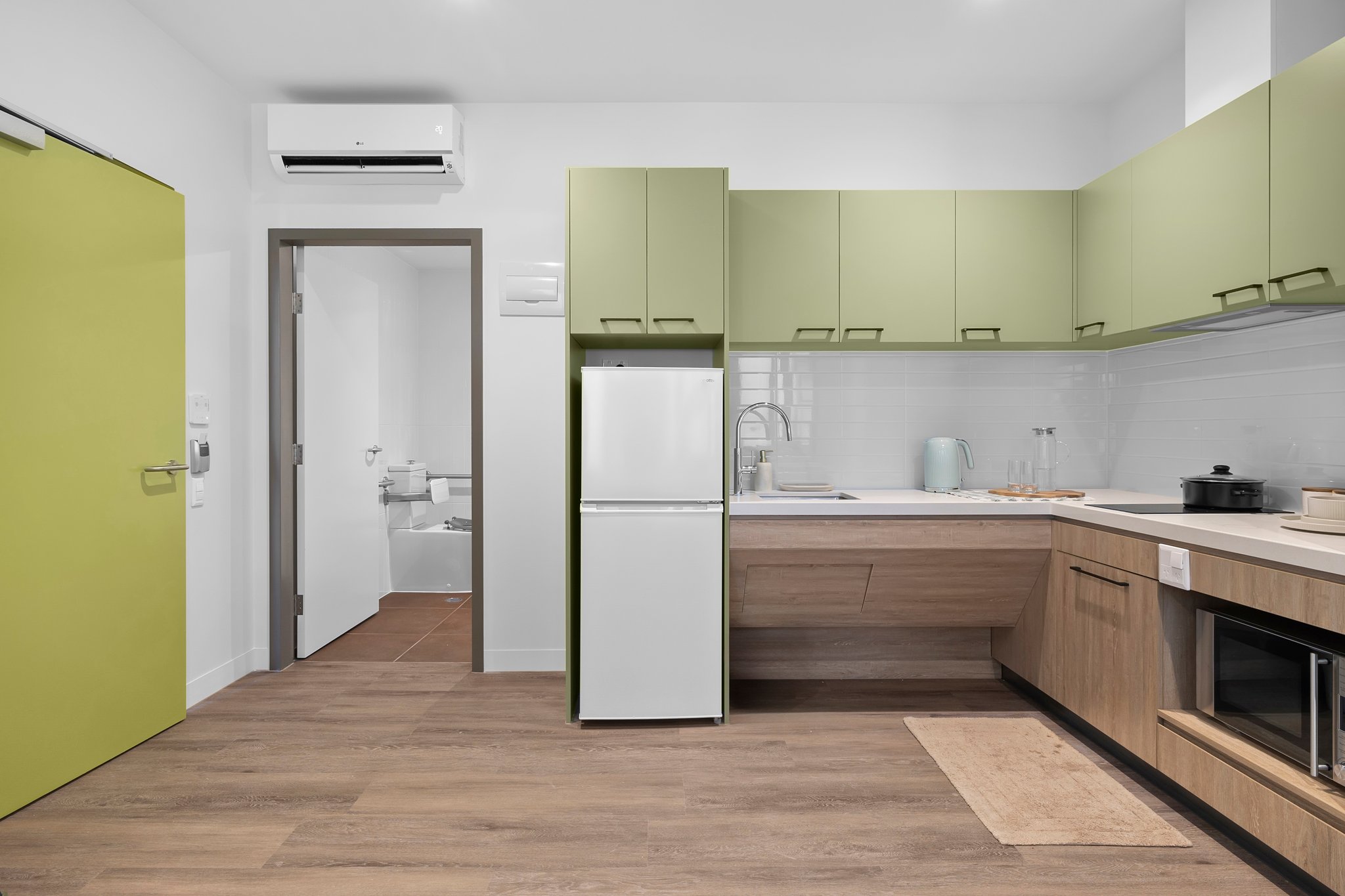  Studio Deluxe - High Floor  -  Y Suites on Margaret  - Gallery -  3