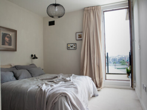 Chic City Centre Apartment - Gallery - 11