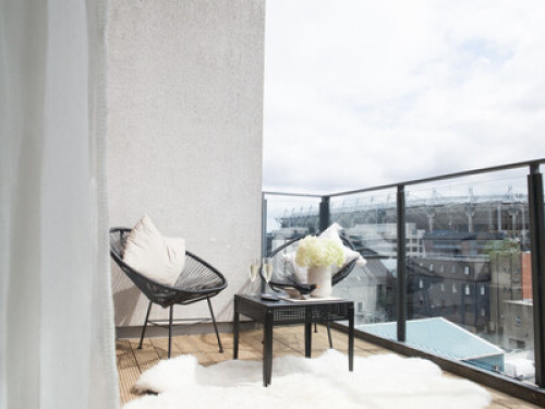 Chic City Centre Apartment - Gallery - 5