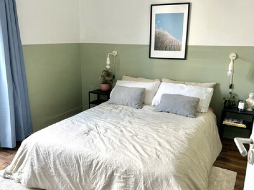 Chic City Centre Apartment - Gallery - 10