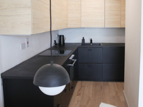 Chic City Centre Apartment - Gallery - 3