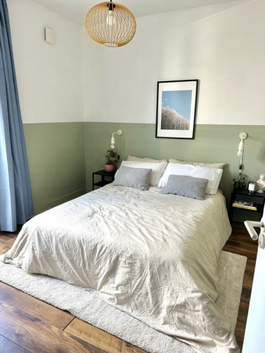 Chic City Centre Apartment - Gallery - 12
