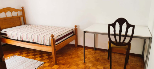 Room in a 4-bedroom apartment in Rua Doutor Manuel Lopes Louro, Castelo Branco