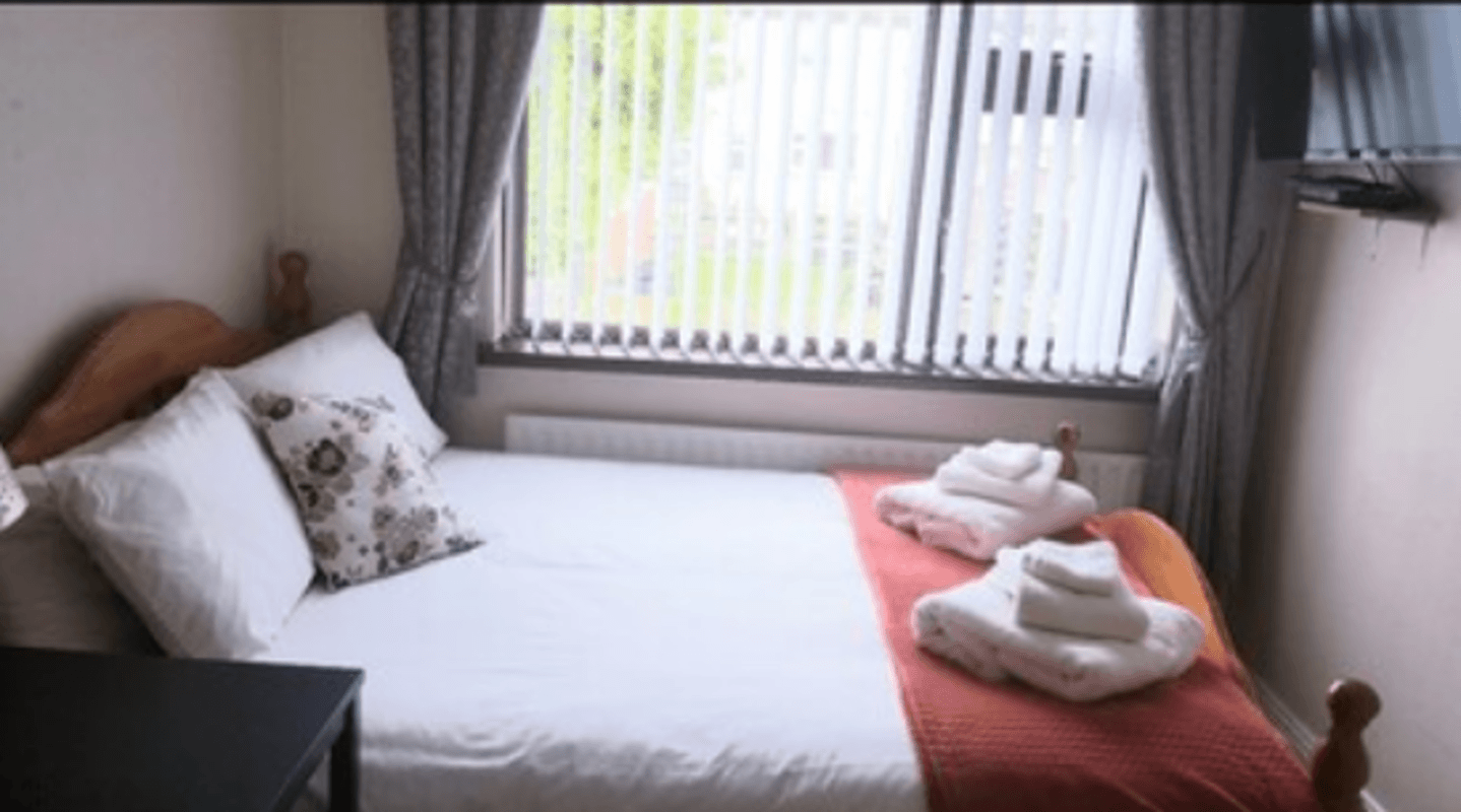 Double Room With Fitted Wardrobes(Full Room) - 1