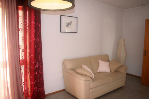 Homely double bedroom in busy Campanhã