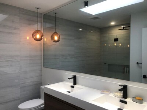 Clean, New, Amazing Views, near SFU