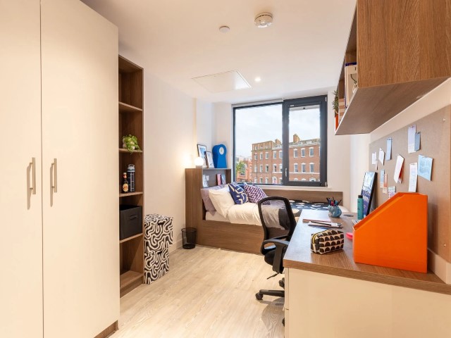 Bronze En Suite - Glassworks - Gallery - 1