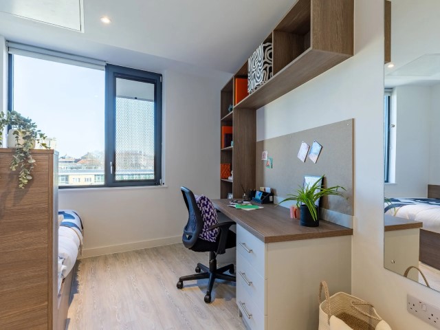 Silver En Suite - Glassworks - Gallery - 5