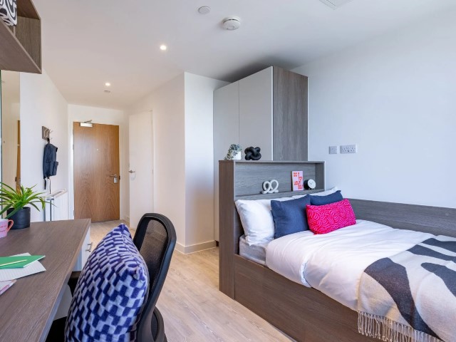 Silver En Suite - Glassworks - Gallery - 1