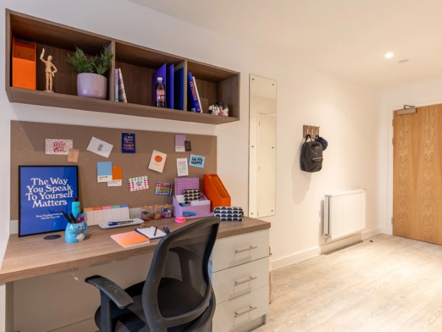 Skyline Silver En Suite - Glassworks - Gallery - 3