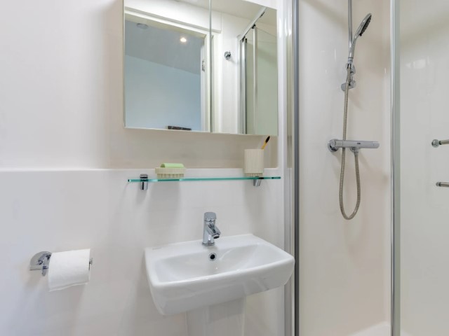 Skyline Silver En Suite - Glassworks - Gallery - 6