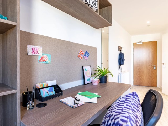 Skyline Silver En Suite - Glassworks - Gallery - 4