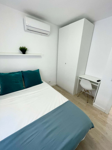 Room in Calle de La Alcarria, Leganés for 80 m² with 4 bedrooms