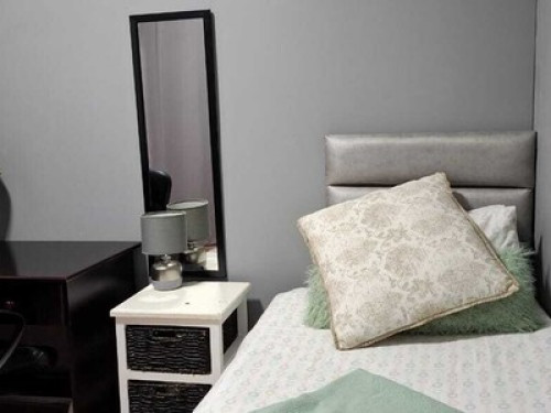 ROOM IN HOUSE - Gallery - 6