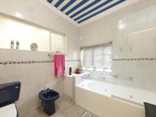 ROOM IN HOUSE