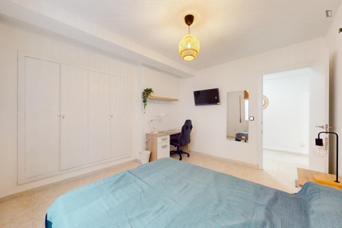 Appealing single bedroom