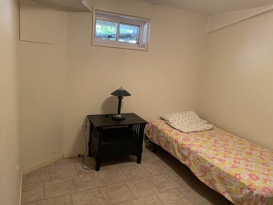  Room 2 In Basement(Full Room)  -  Bright spacious room  - Gallery -  1