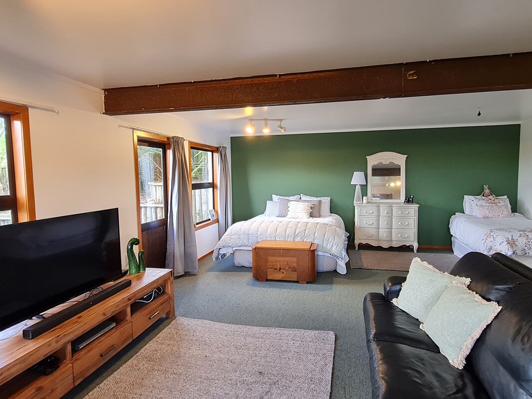  Large Room(Full Room)  -  Feather Hills Farmstay  - Gallery -  1