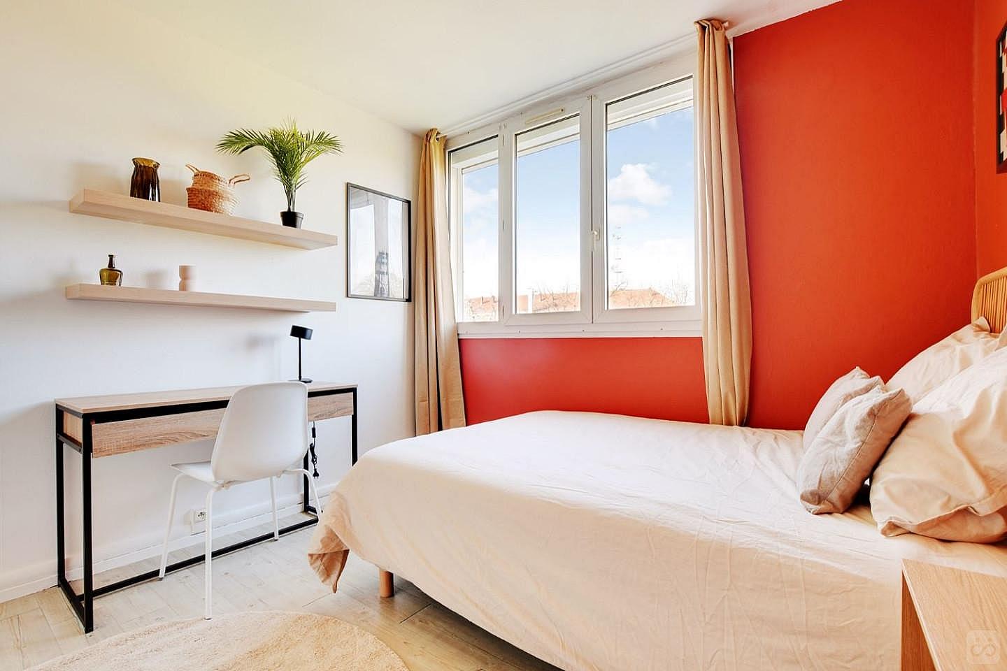 Minimalist 10 M² Room - 23