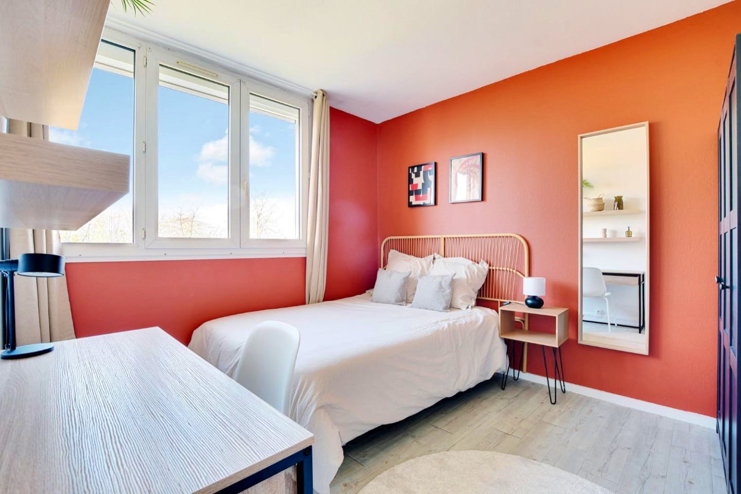 Minimalist 10 M² Room - 1