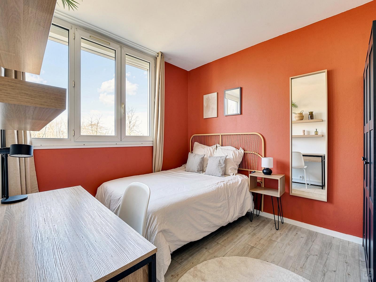 Minimalist 10 M² Room - 17